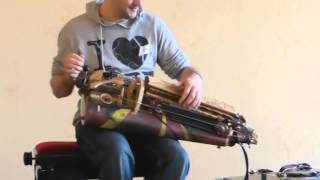 Halsway Manor hurdy-gurdy weekend 2014 - Gregory Jolivet, les pieds dans l'eau