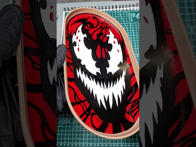 Vídeo relacionado con Retrato de Marvel Carnage Light from Inside Sudadera