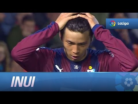 Disparo de Inui al lateral de la red