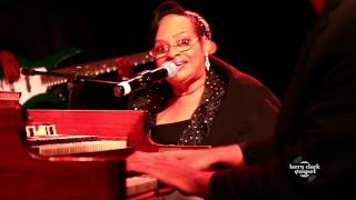 Twinkie Clark &quot;Praise Break&quot; The Clark Sisters