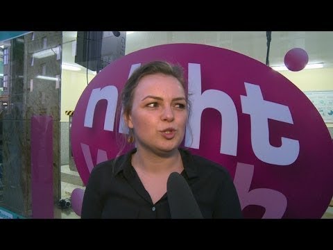 Liedermacherin Fee Badenius im Interview - Nightwash