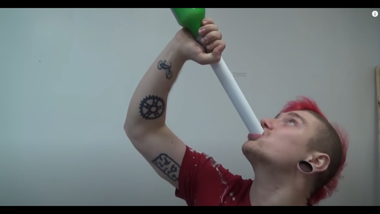 Крастер строит майнкрафт, чат ломает