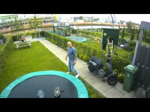 Voll ins Wasser geschossen"@FreeMusicEgypt