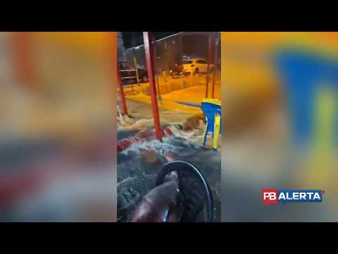 Temporal provoca alagamentos em vários bairros de Patos e pode ser o maior do ano