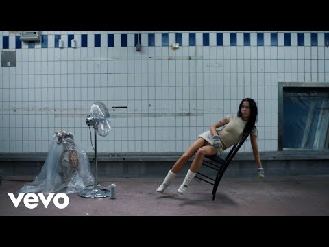 Claudia Valentina - I luv that babe (Official Video)