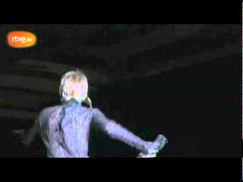 Model Bregje Heinen falls at Roberto Verino Fall/Winter 2012-2013