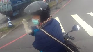 大哥真的很會騎車..