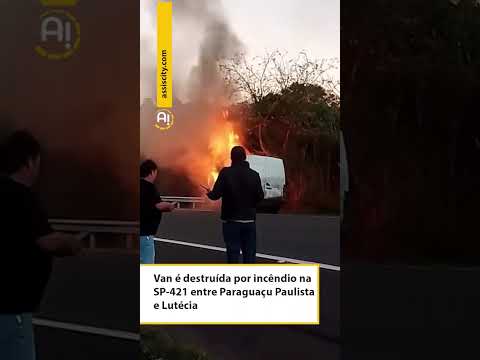 Van é destruída por incêndio na SP-421 entre Paraguaçu Paulista e Lutécia