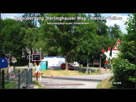 Bahnübergang "Herlinghauser Weg", Kierspe-Vollme ++ Lo 1/57 mit Schaltkasten und Bü-Posten 2/6