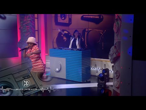 Zandimaz and Zee Nxumalo perform ‘Maphupho’ — Massive Music | S5 Ep 16 | Channel O