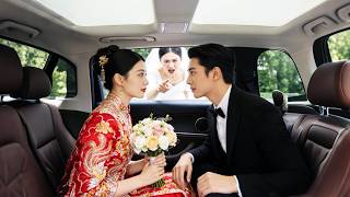 Ze trouwde met een ziekelijke plattelandsbewoner die niemand wilde hebben, in plaats van haar zus. Iedereen wachtte af hoe ze zichzelf voor schut zou zetten, niet wetende dat hij een verborgen zakenman was die haar op haar trouwdag een grandioos huwelijk bezorgde, waardoor iedereen jaloers werd!#KortDrama #AanbevelingKortDrama #KortDramaVolledigeAflevering #Comeback #emotie #LiefHuisdier