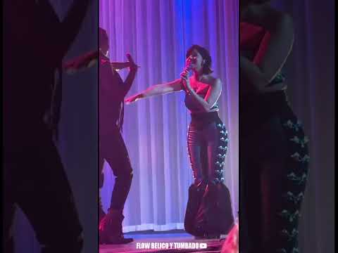 Angela Aguilar invita a su fan al escenario