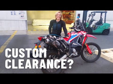 Trying to get my motorcycle out of the airport in Quito, Ecuador! |S6 - E4|