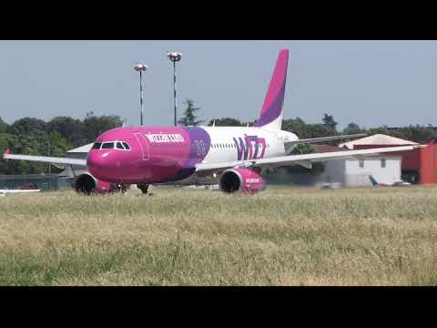 Wizzair land and takeoff - Forlí Airport