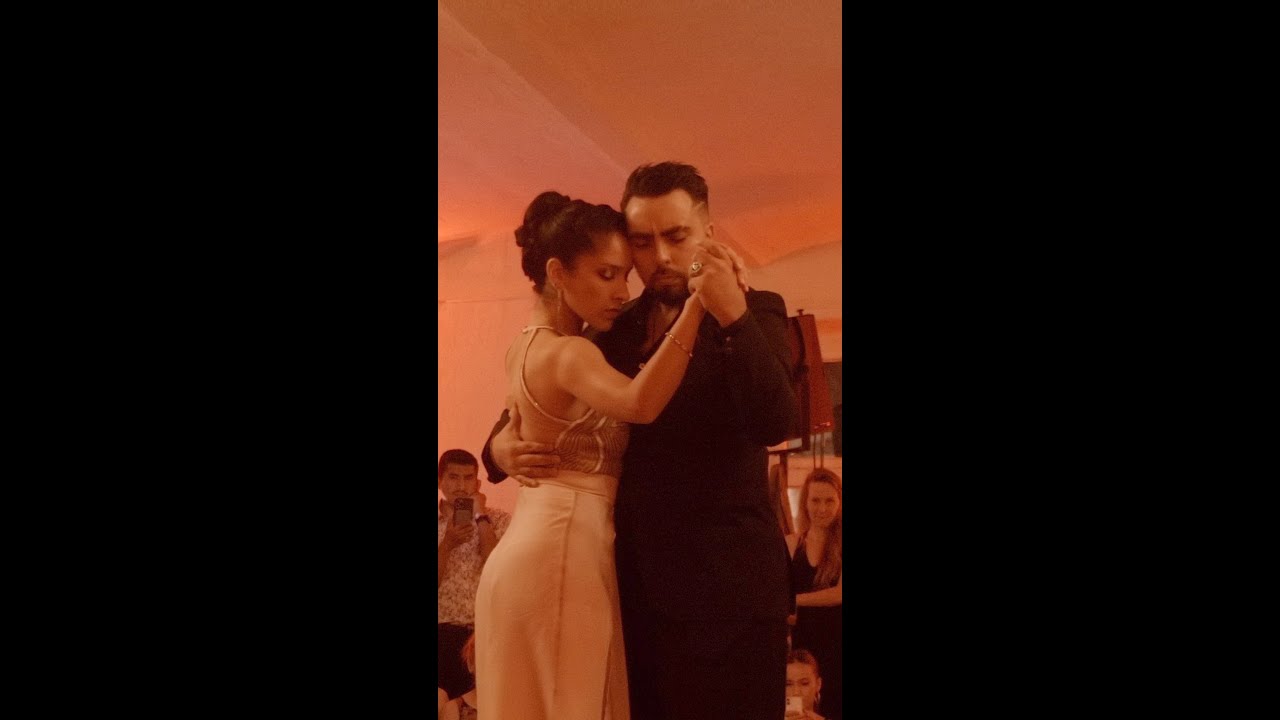 Clarisa Aragon and Jonathan Saavedra – Cotorrita de la suerte #shorts