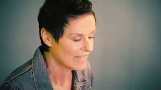 Lisa Stansfield &quot;Deeper&quot; Track-by-Track: &quot;Butterflies&quot;