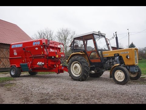10 m3 paszowóz INTERMIX z Ursusem C360 3P. W gospodarstwie na Podlasiu
