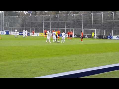 Богдан Леднев едва не забивает со штрафного в ворота "Шахтера"