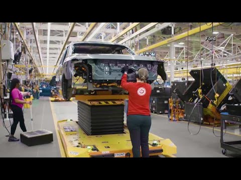Detroit automakers and auto workers remain far from a deal as end-of-day strike deadline approaches