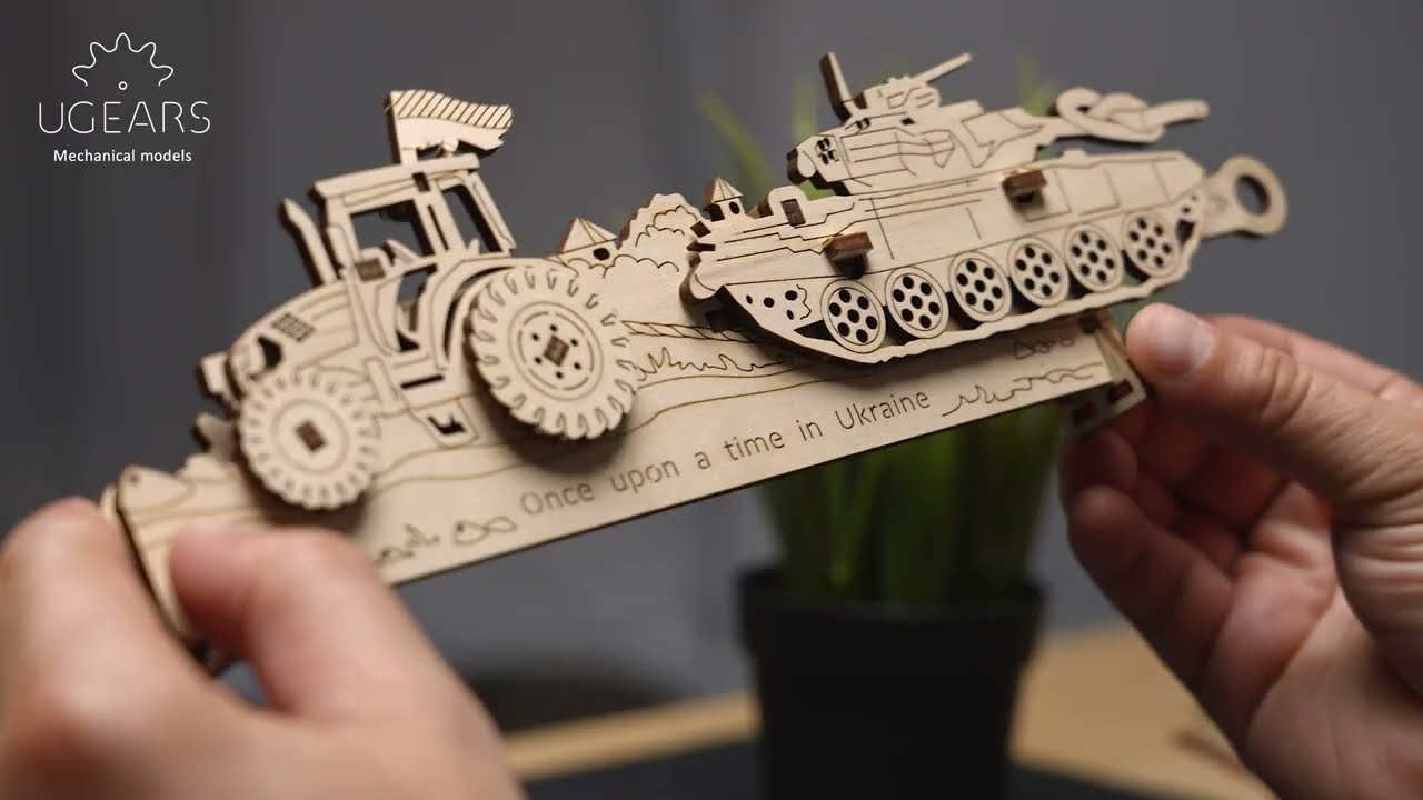Ugears 3D dřevěné mechanické puzzle Brave UA Tractor
