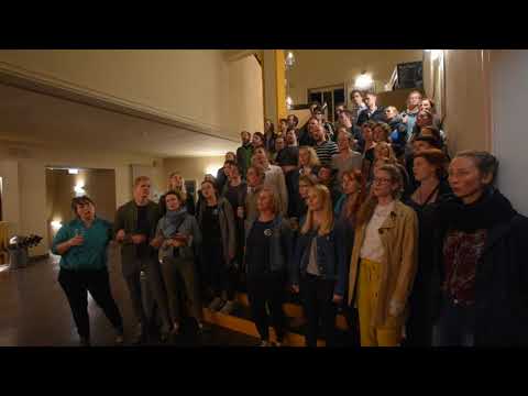 1. Dresdner Treppenchor feat. New Schauburg - Bleib Dir Nicht Treu