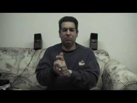 manualist plays the witch doctor on his hands!