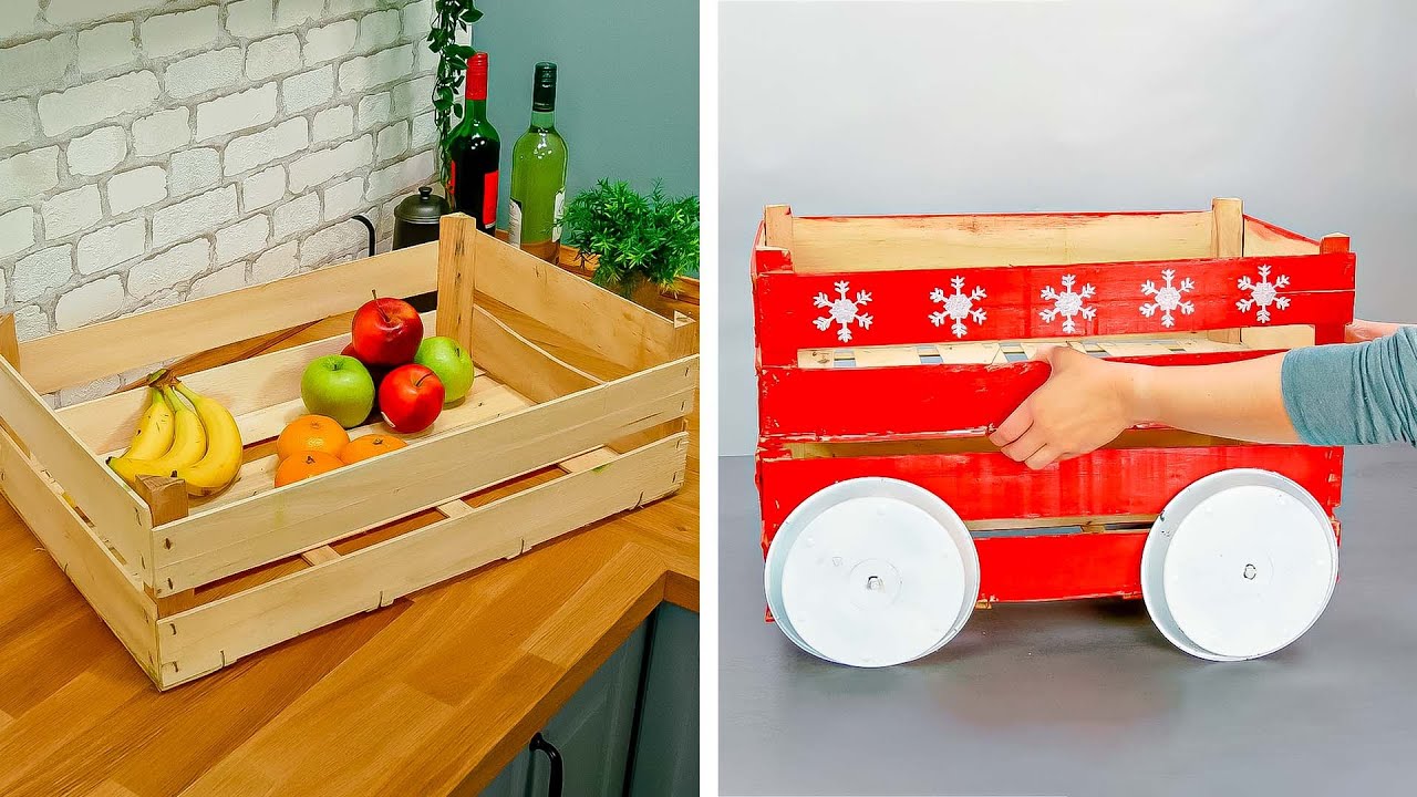 Watch Now La più bella decorazione da esterno con le cassette di legno! Addobbi natalizi fai da te La più bella decorazione da esterno con le cassette di legno! Addobbi natalizi fai da te