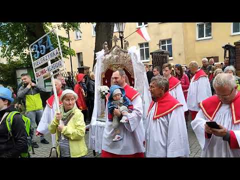 Pielgrzymka Oliwa przed klasztorem 28.05.2022