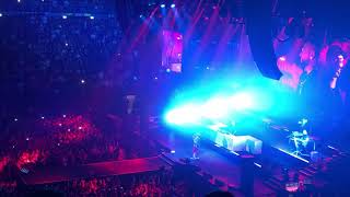 Guè Pequeno - Bastardi senza Gloria (feat. Noyz Narcos) live @Mediolanum Forum