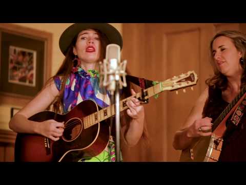 Blue Ridge Girls - Ain't Gonna Work Tomorrow (with flatfoot dancing)
