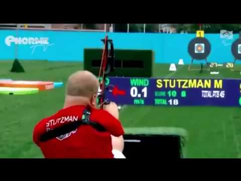 Einen armlosen die Hand reichen