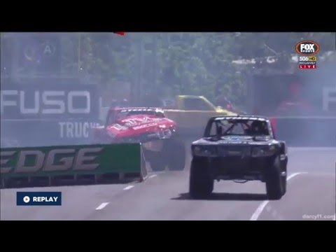 Mingay & Steele Crash Race 1 | Stadium SuperTrucks - Sydney 2015