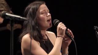 Shirley (Sound of the Underground) - Kovacs cover door Judith Geleijns en band