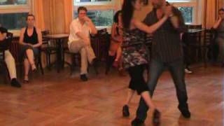 Video thumbnail for Tango Argentino práctica Karin Solana y Gustavo Vidal 01.07.2009