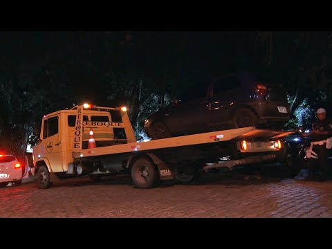Reportagem do Multiplix flagra reboque de veículos estacionados de forma irregular nas Braunes