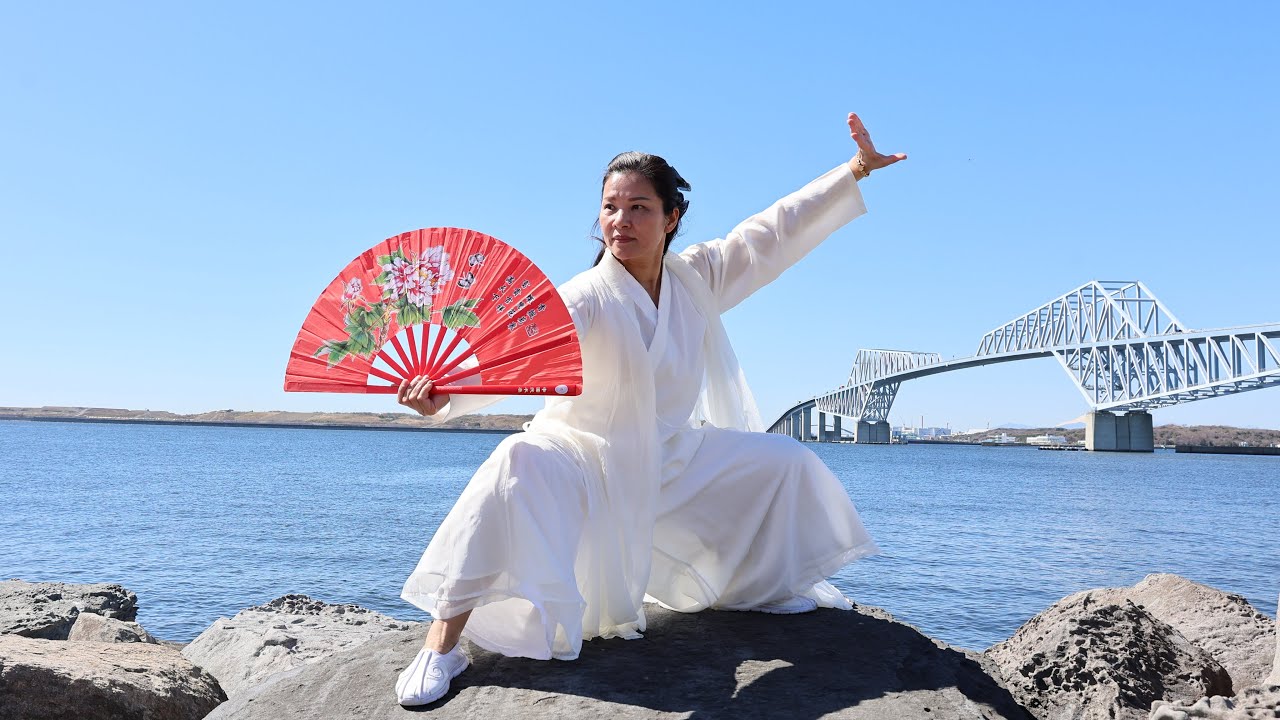 太极功夫扇#黄冬梅太極拳教室 興味のある方はぜひ一度見学に来てみて下さい。台东区上野/葛飾区立石にて毎週火曜日，土曜日，日曜教室に行っています連絡先電話080-2485-9956