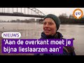 Afsluiting Rijnkade door hoogwater houdt voorbijgangers niet tegen