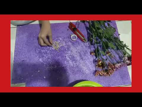 Merangkai bunga menggunakan teknik dan bahan dasar