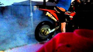 preview picture of video 'Ktm450sxf smoke show exhaust flames glowing header'