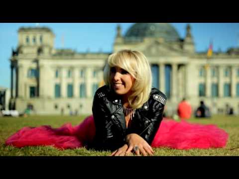 Barfuß Durch Berlin - Annemarie Eilfeld