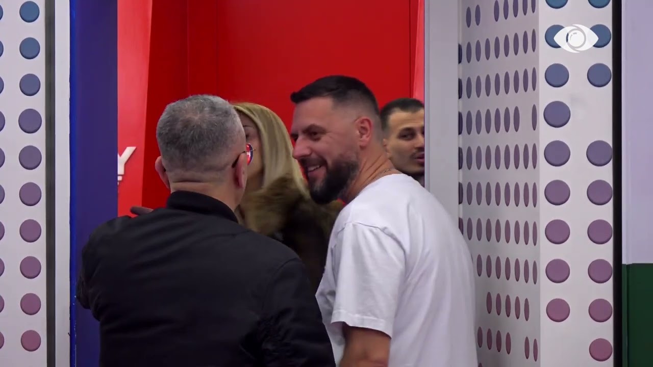 Hajde përballu o lepurush/ Mateo-Mirit: Doje t'i bëje dhuratën Selinës o burr i martuar,o i djegur