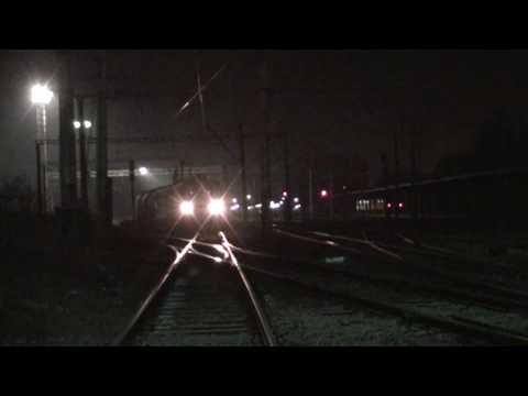 Tren de marfa GFR cu cazane pleaca din statia Suceava cu FrantuJaful 425 213-2 - 23.12.2016