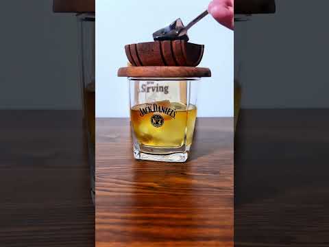 #oldfashioned #jackdaniels #drink #classic #whiskey #smokey #shorts