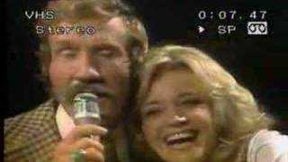 MARTY ROBBINS AND AN UNIDENTIFIED WOMAN SINGING