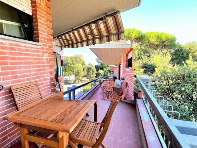 Marina Di Massa, al confine con i Ronchi, a 700 metri dal mare, in zona residenziale e ben servita,