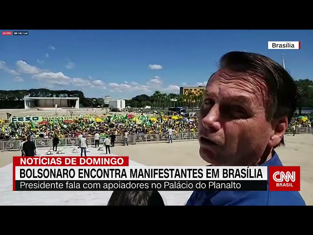 Bolsonaro encontra manifestantes que criticavam STF e Congresso