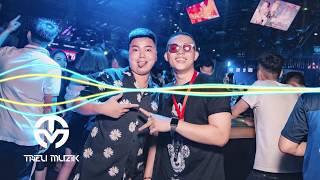 Cover art for tay trái chỉ trăng