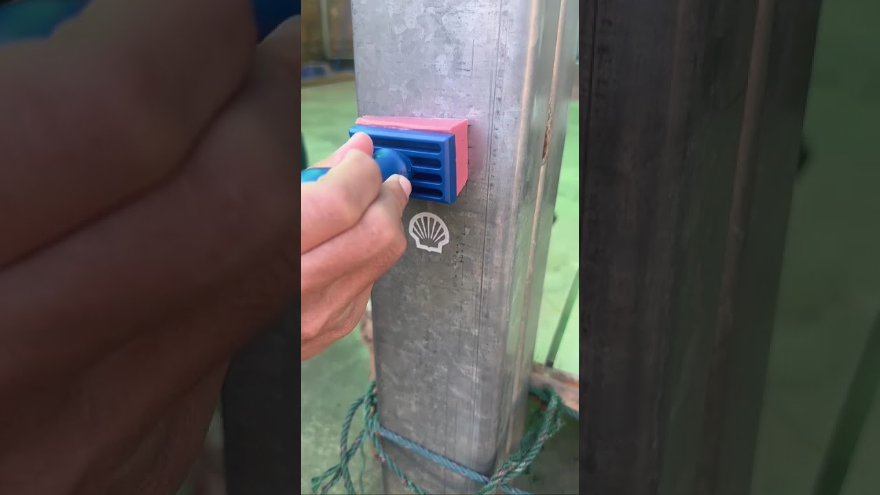 Cara Mencetak Kekal Logo Anda pada Paip Keluli Melengkung