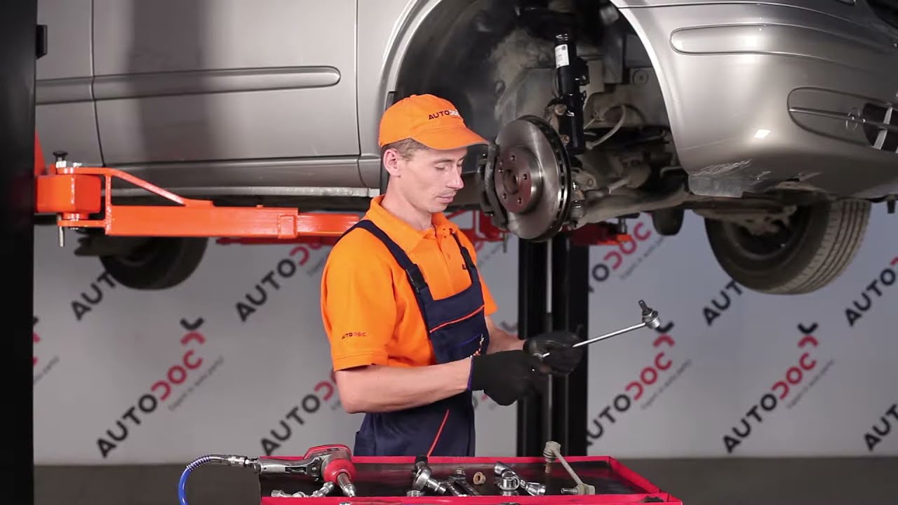 Ako vymeniť predné tyčky stabilizátora na Mercedes Vito W639 – návod na výmenu