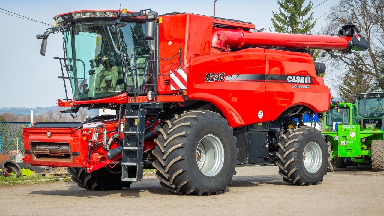 Case IH 8240 AFS - 2018 + MacDon FD 135 - 2018